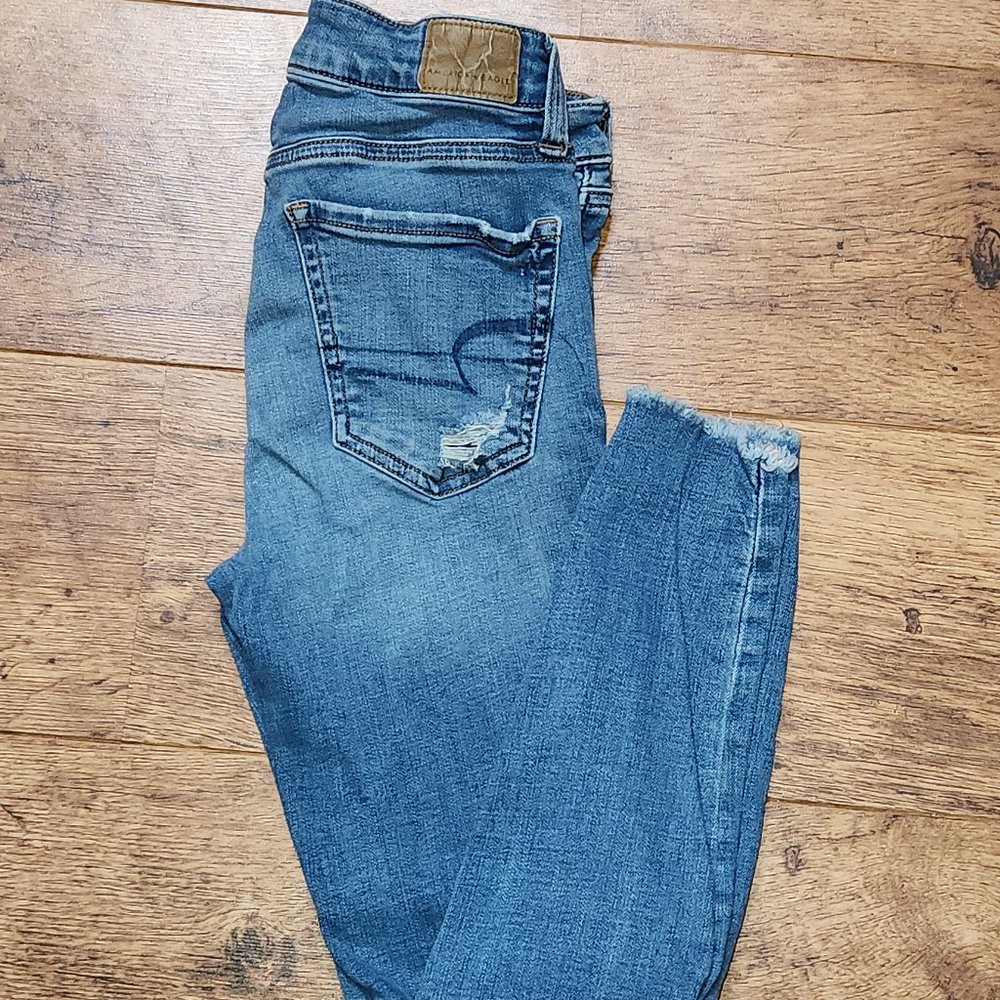 AMERICAN EAGLE Distressed Super Stretch High Rise Jeggings - Size 2 Short - Picture 4 of 7